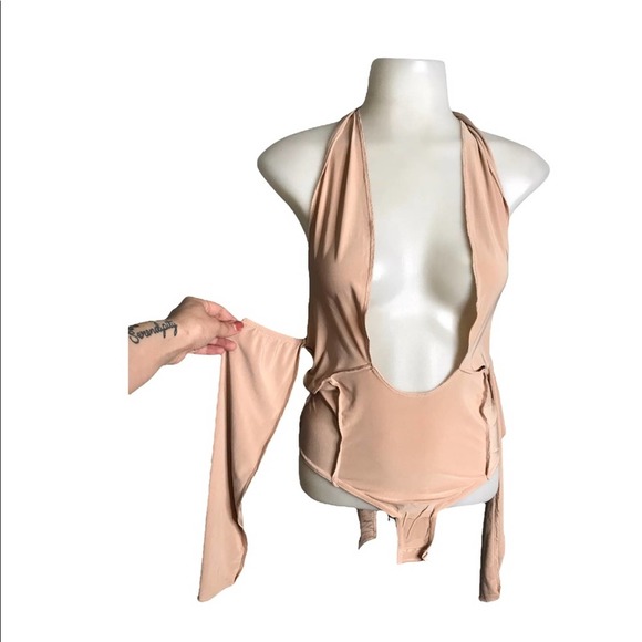 PrettyLittleThing | New Nude Contrast Stitched Low Cut Halter Snap Bodysuit - Picture 1 of 9